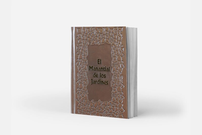 El Manantial de los Jardines (color marrón) del rabino Shalom Arush es un libro en español que profundiza en enseñanzas espirituales para fortalecer la fe, la gratitud y la conexión con lo divino.